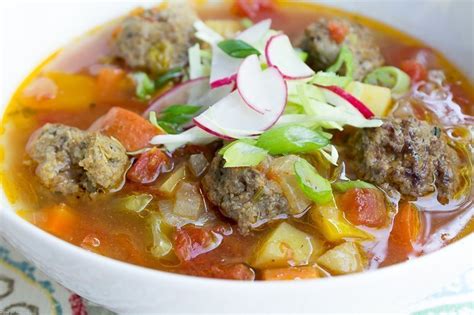  Le Soupe aux Boulettes de Viande de Yangjiang: Une Symphonie Savoureuse de Bouillon Umami et de Douceur Subtile!