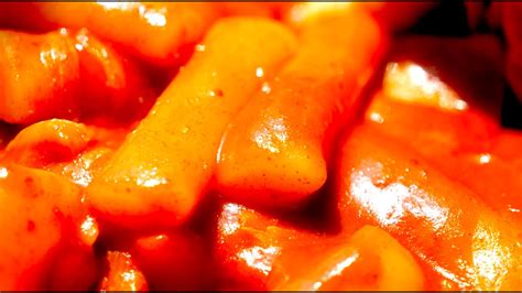  Ddeokbokki à la Rôtissoire : Un Délice Épicé qui Fusionne le Piquant et l'Onctuosité !